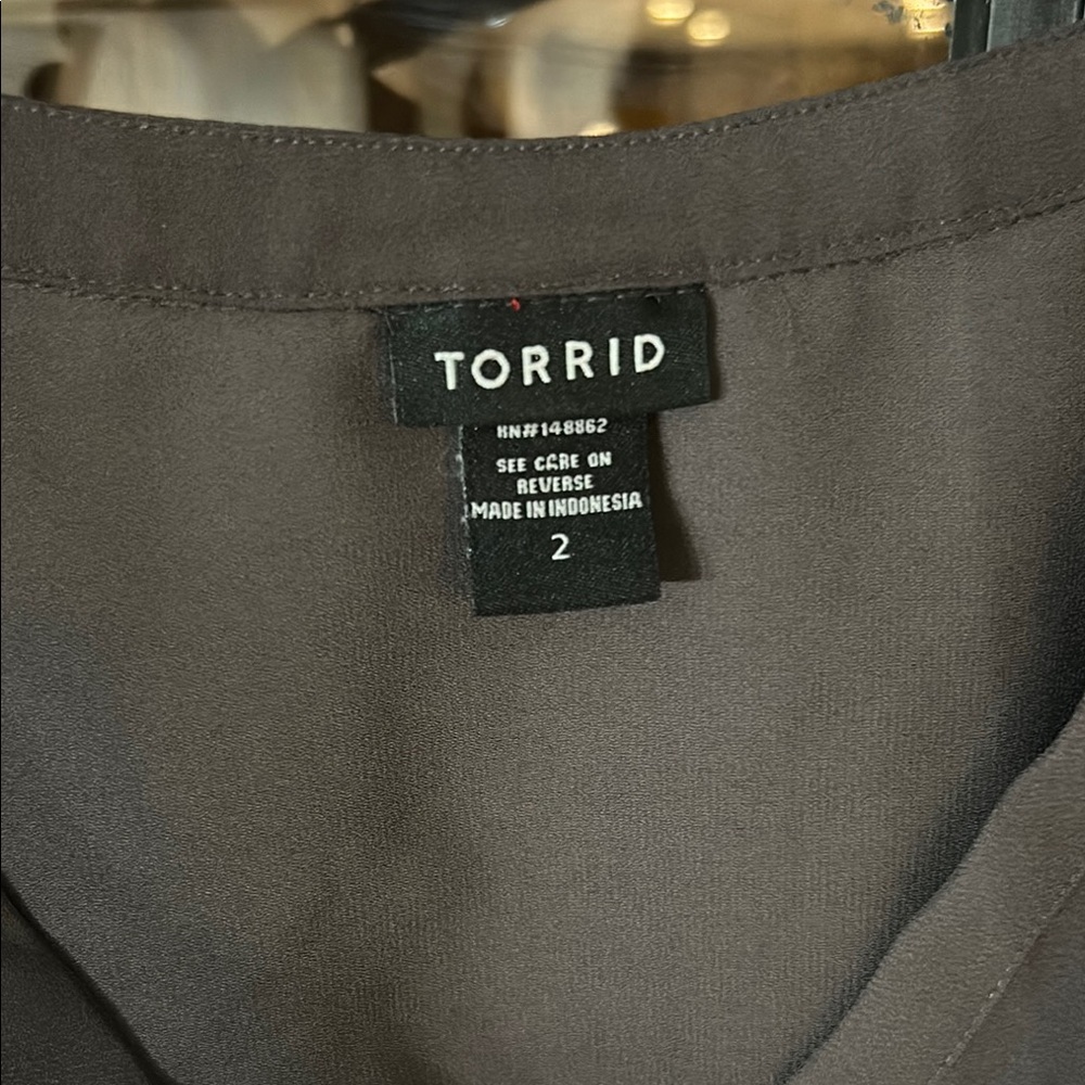 Torrid size 2 dark grey Henley with 3/4 sleeve - Picture 2 of 3